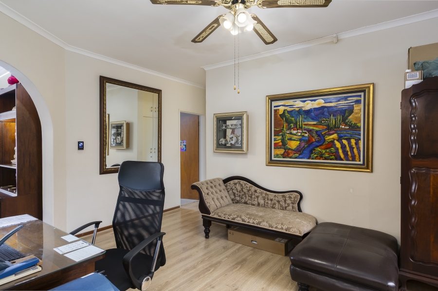 6 Bedroom Property for Sale in Morningside Western Cape